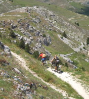 Incredibili itinerari sul tratturo, l’antica via delle gregge della transumanza, da percorrere in bici tra la natura e la...