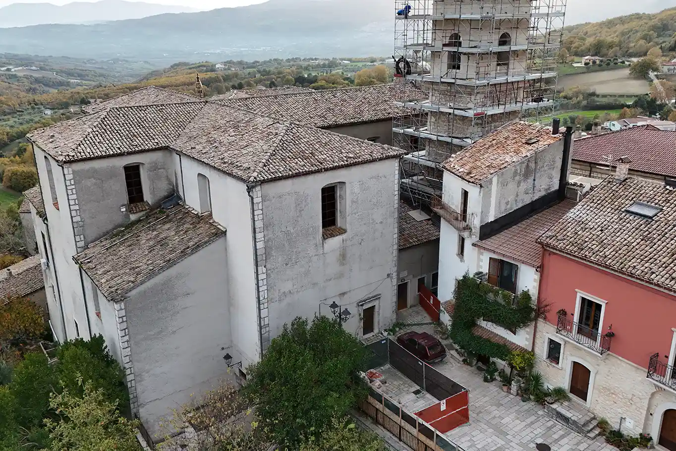 Ingresso principale del Teatro Don Angelo Zeoli visto dall’alto, novembre 2025