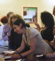 Tutti in fila per un autografo